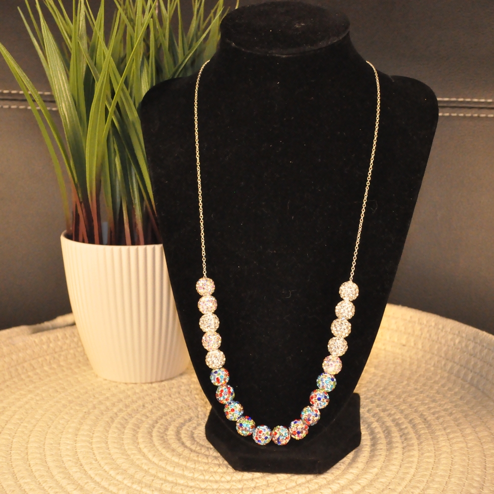 Vibrant Red and Pink Necklace with Elegant Design